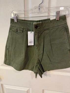 American Eagle Olive Green High-Rise Utility Shorts Sz 26.  NWT. Box42
